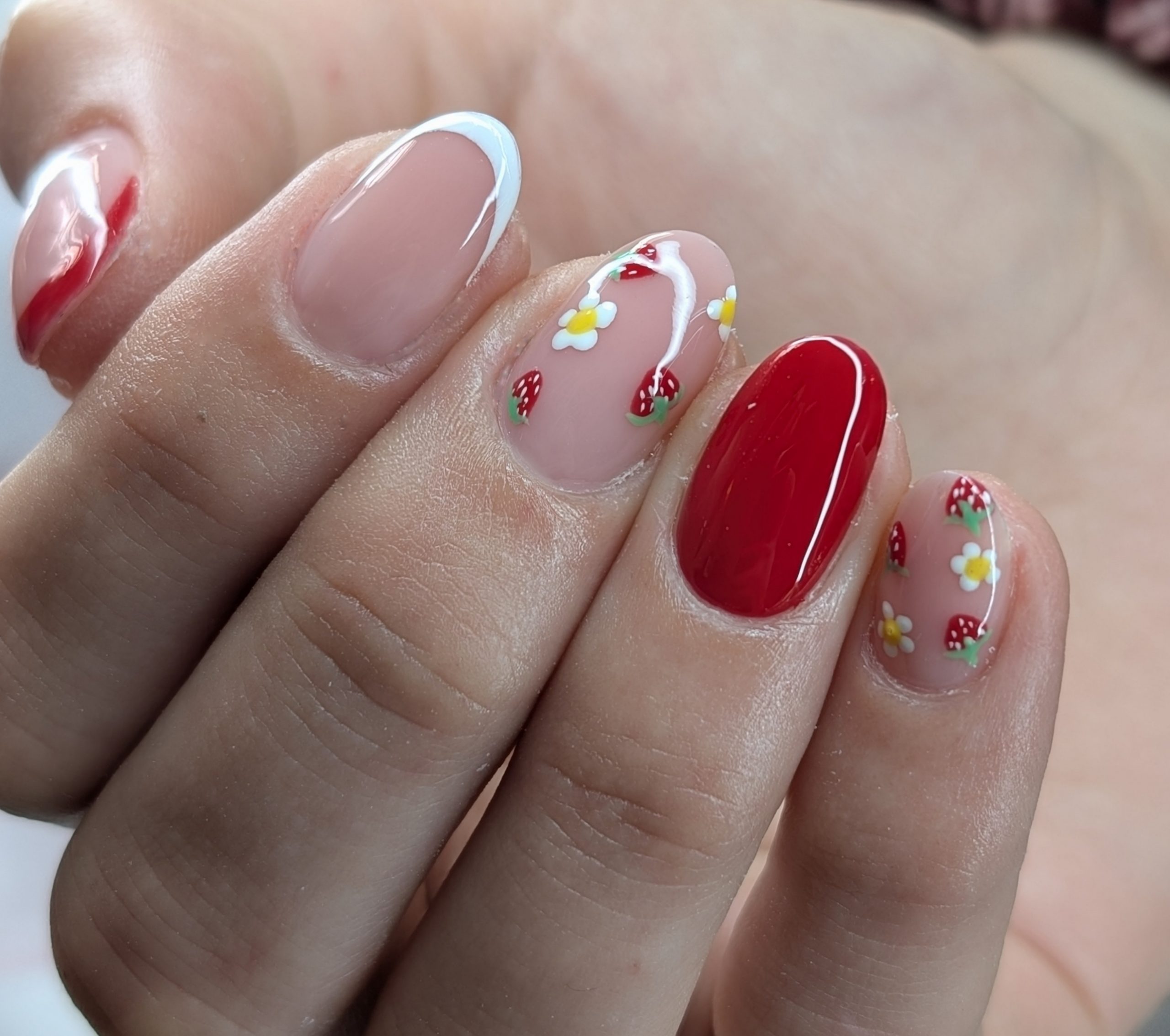 Strawberry Micro Nailart